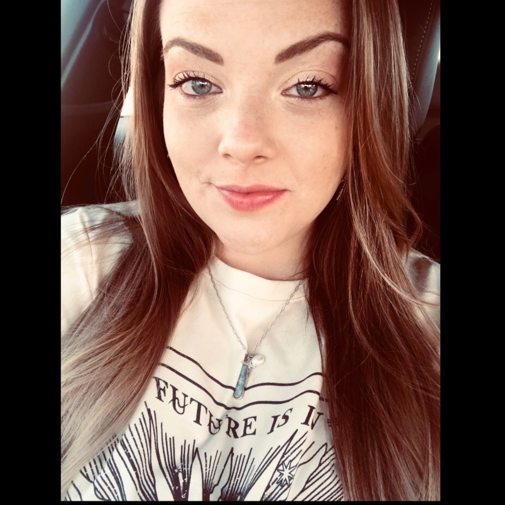 Meet your Posher, Alicia🧚🏻🌸🌝⭐️🌙💨